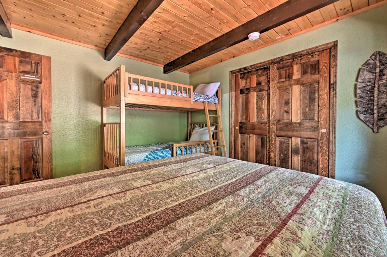 Swiss-Style Chalet With Fireplace - Near Story Land! バートレット エクステリア 写真
