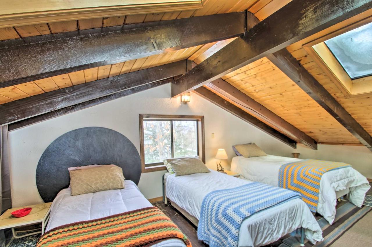 Swiss-Style Chalet With Fireplace - Near Story Land! バートレット エクステリア 写真
