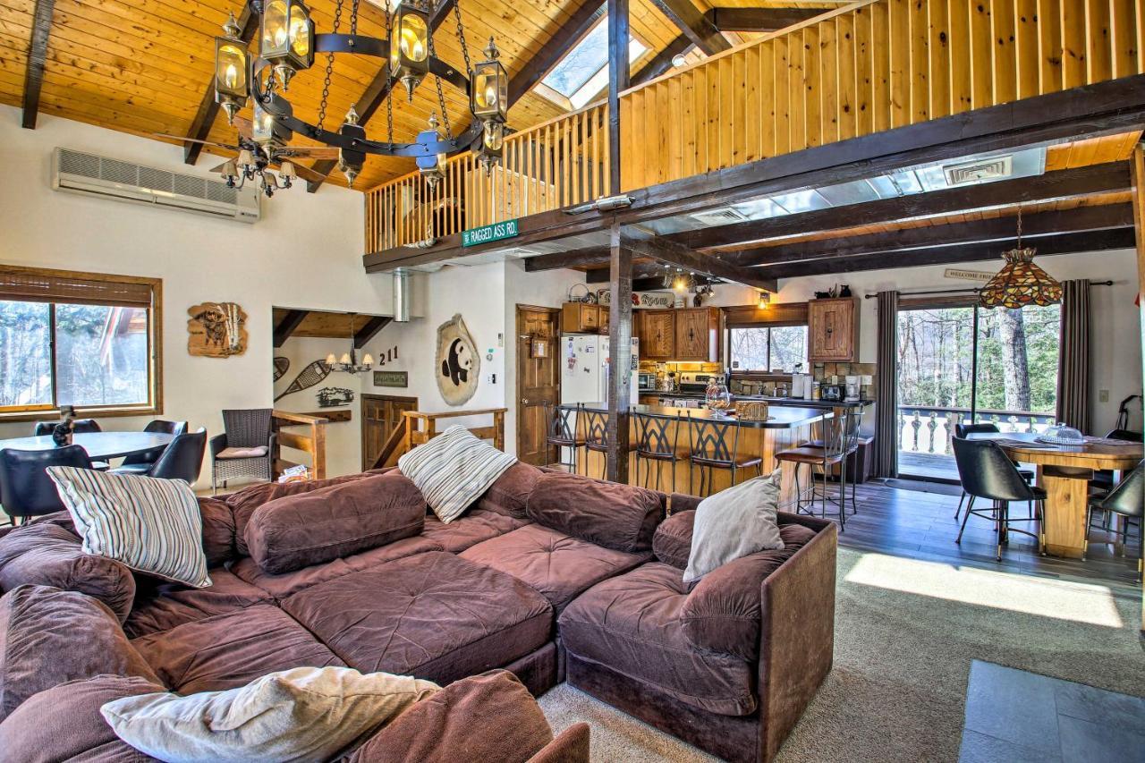 Swiss-Style Chalet With Fireplace - Near Story Land! バートレット エクステリア 写真